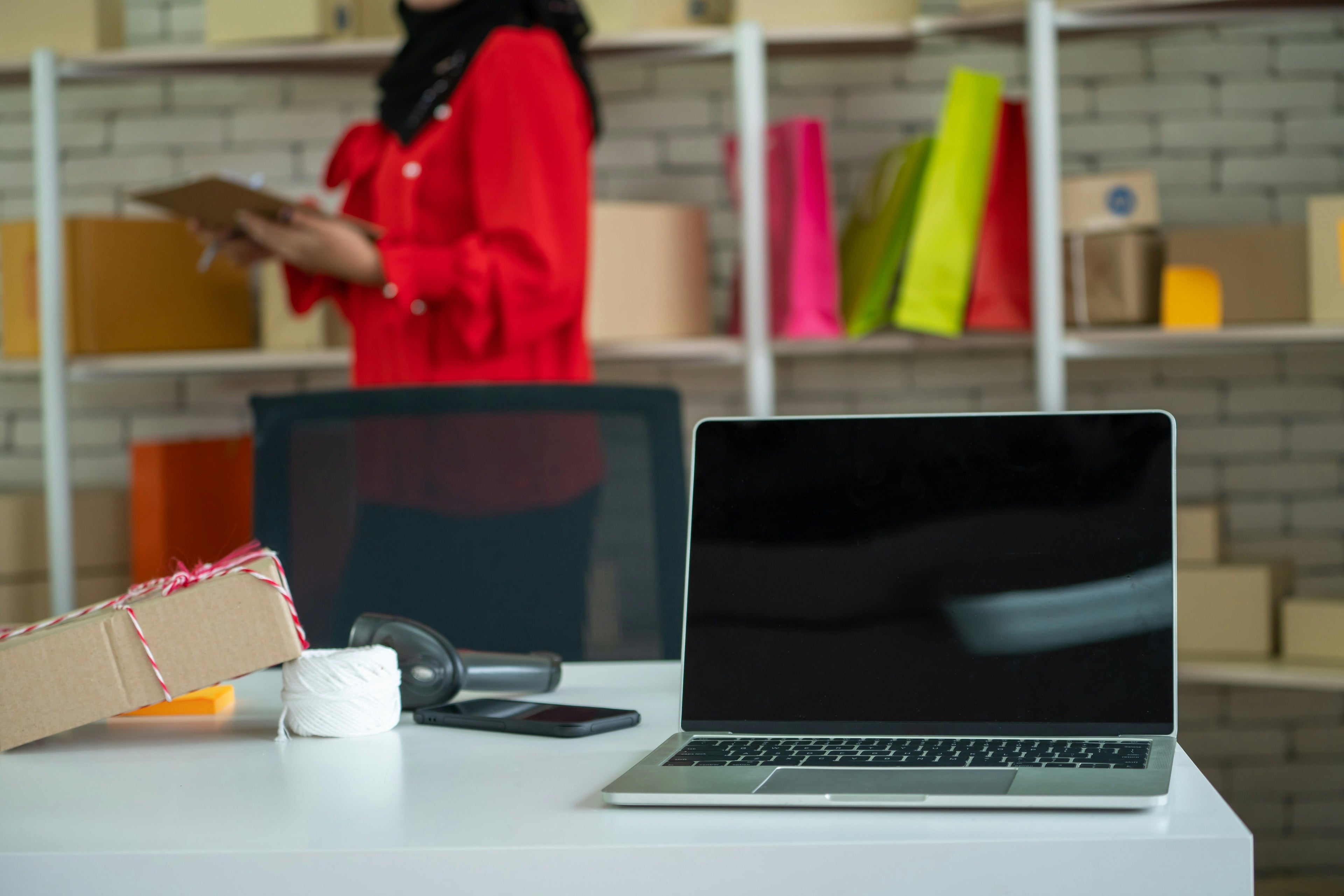 Ecommerce packaging workspace supporting redesigning Shopify stores for operational efficiency