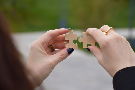 Puzzle pieces fitting together supporting common wholesale mistakes on Shopify